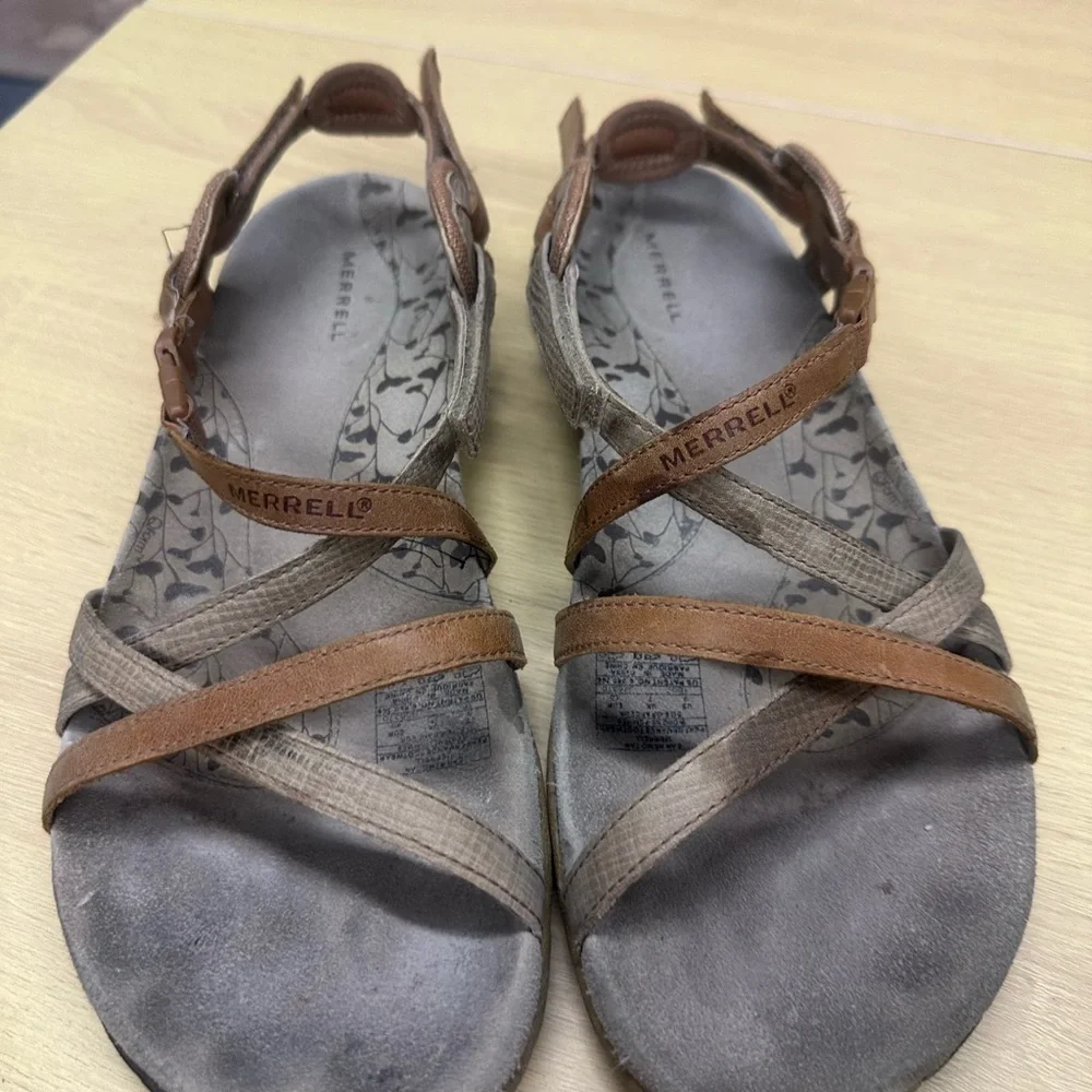 Women's Merrell Agave Brown and Tan Strappy Sandals Shoes Size 9 GUC